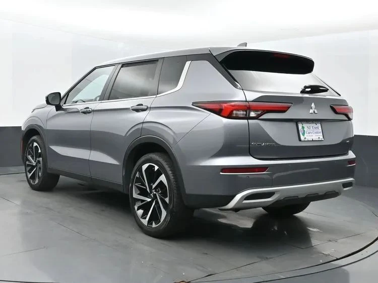 2024 Mitsubishi Outlander - Image 9 of 12
