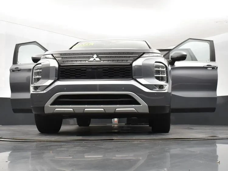 2024 Mitsubishi Outlander - Image 11 of 12