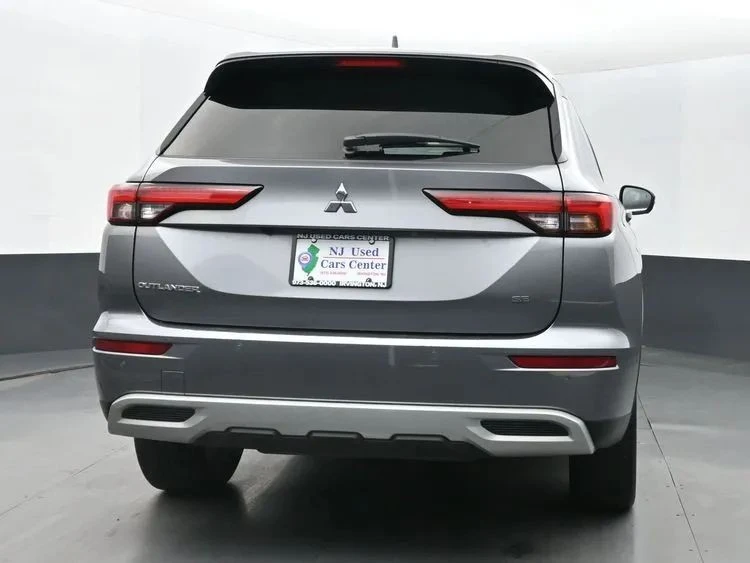 2024 Mitsubishi Outlander - Image 8 of 12