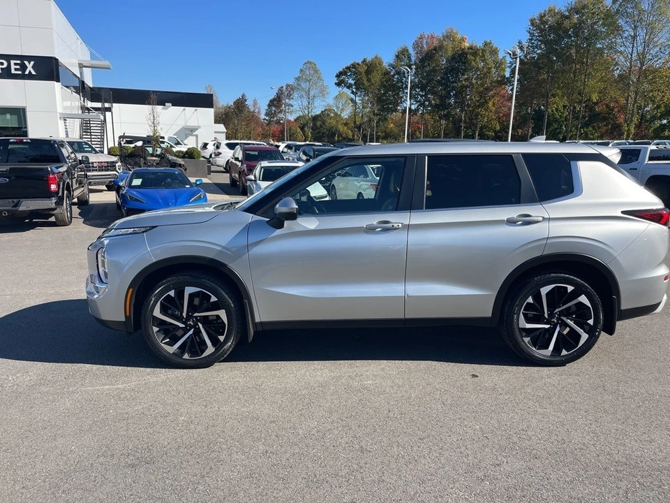 2024 Mitsubishi Outlander - Image 2 of 12