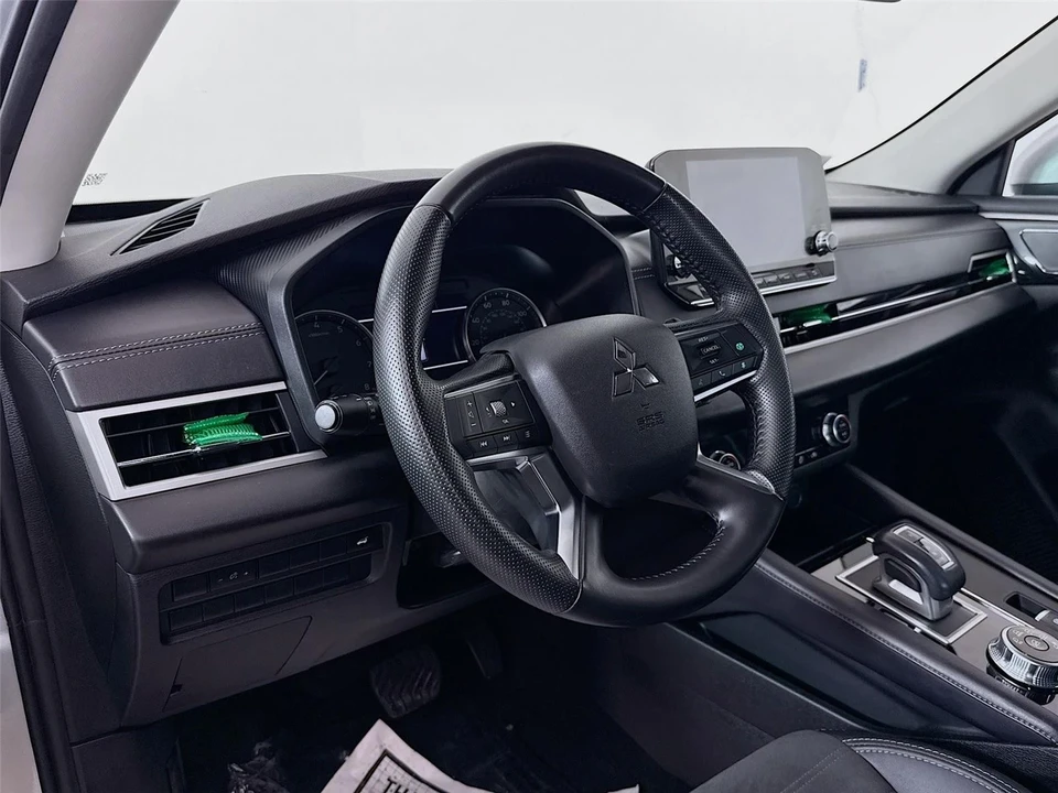 2024 Mitsubishi Outlander - Image 9 of 21