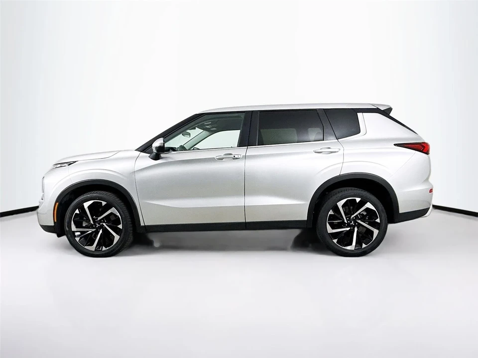 2024 Mitsubishi Outlander - Image 4 of 21