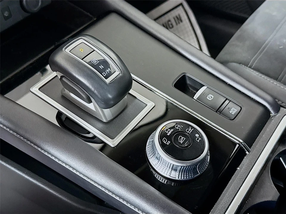 2024 Mitsubishi Outlander - Image 16 of 21