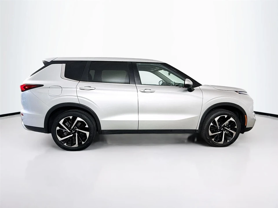 2024 Mitsubishi Outlander - Image 8 of 21