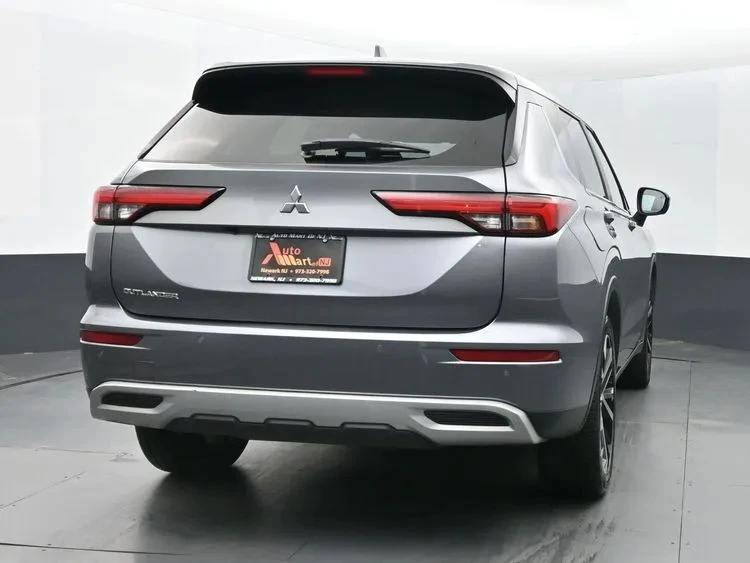 2024 Mitsubishi Outlander - Image 8 of 12