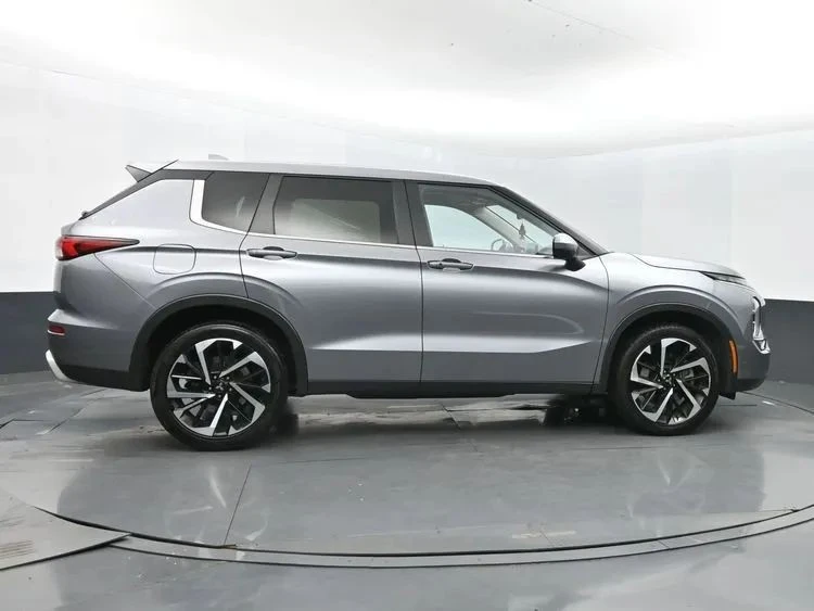 2024 Mitsubishi Outlander - Image 4 of 12