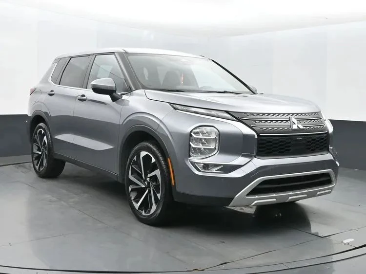 2024 Mitsubishi Outlander - Image 2 of 12