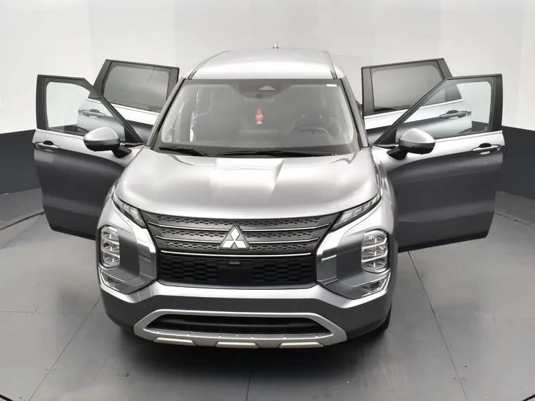 2024 Mitsubishi Outlander - Image 10 of 12