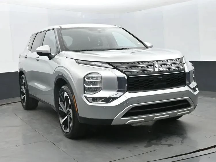 2024 Mitsubishi Outlander - Image 2 of 12
