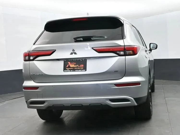 2024 Mitsubishi Outlander - Image 8 of 12