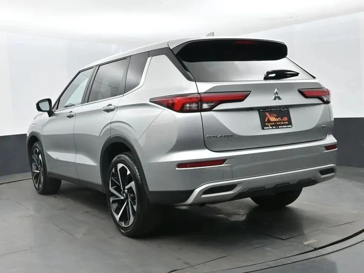 2024 Mitsubishi Outlander - Image 9 of 12