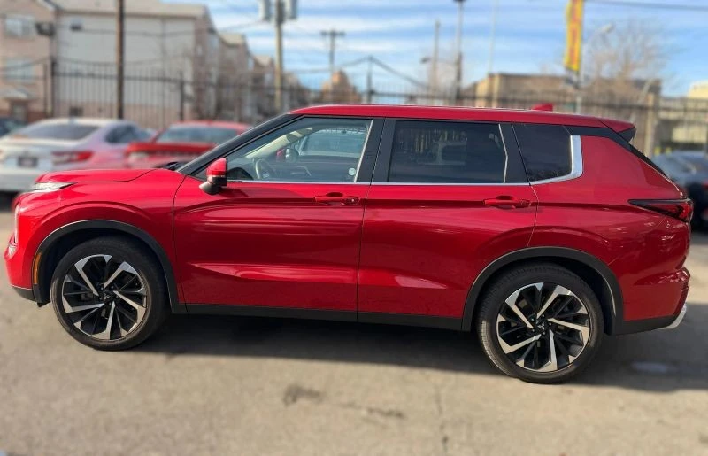 2024 Mitsubishi Outlander - Image 3 of 12