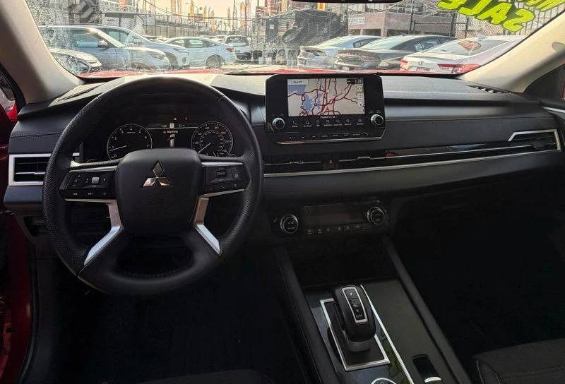 2024 Mitsubishi Outlander - Image 11 of 12