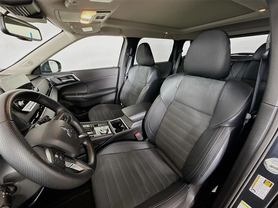 2024 Mitsubishi Outlander - Image 2 of 14