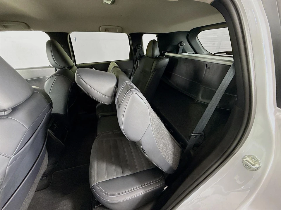 2024 Mitsubishi Outlander - Image 19 of 21