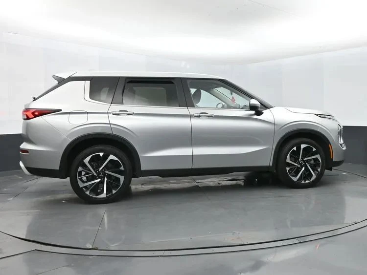 2024 Mitsubishi Outlander - Image 4 of 12