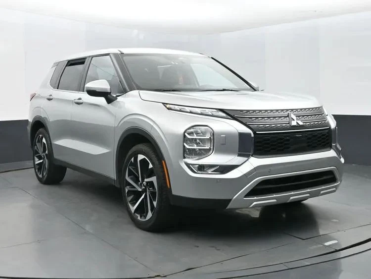 2024 Mitsubishi Outlander - Image 2 of 12