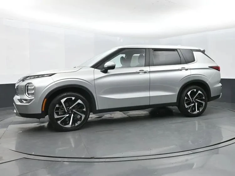 2024 Mitsubishi Outlander - Image 5 of 12