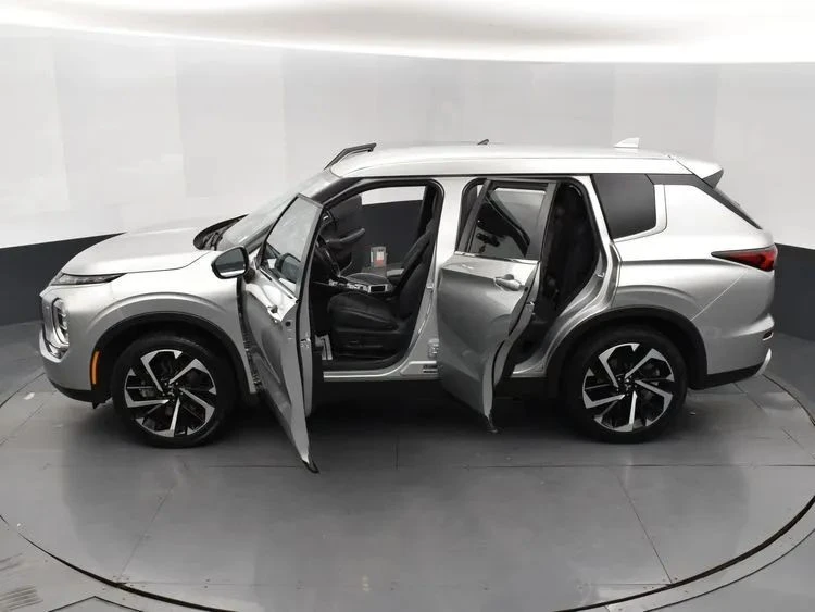 2024 Mitsubishi Outlander - Image 7 of 12