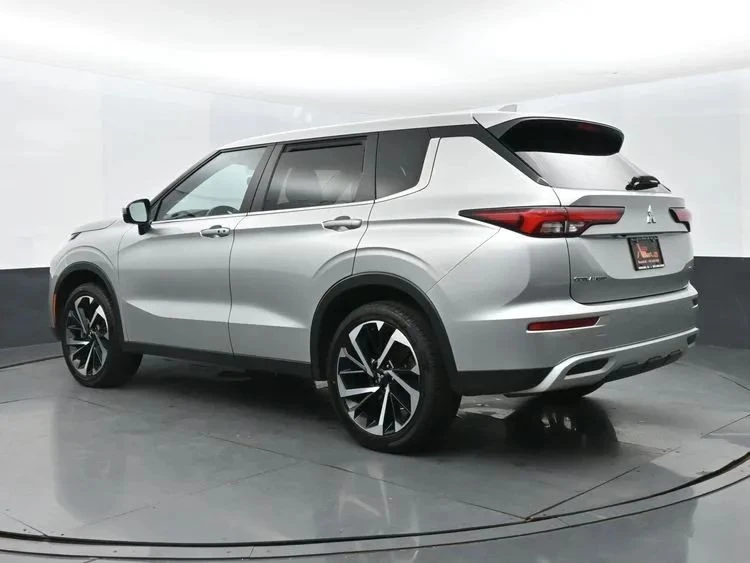2024 Mitsubishi Outlander - Image 9 of 12