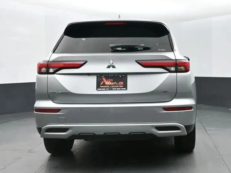 2024 Mitsubishi Outlander - Image 8 of 12