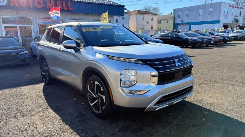 2024 Mitsubishi Outlander - Image 2 of 12