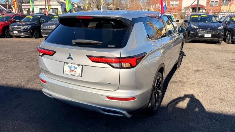 2024 Mitsubishi Outlander - Image 9 of 12