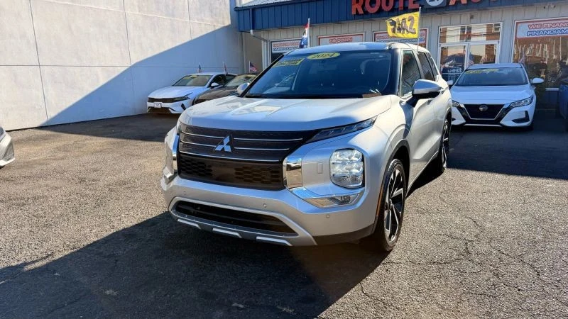 2024 Mitsubishi Outlander - Image 4 of 12