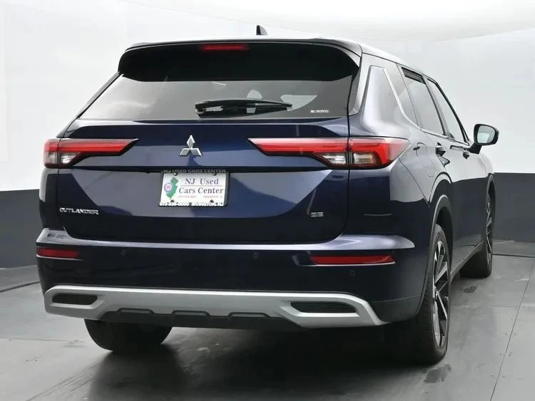 2024 Mitsubishi Outlander - Image 8 of 12