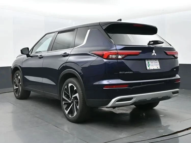 2024 Mitsubishi Outlander - Image 9 of 12