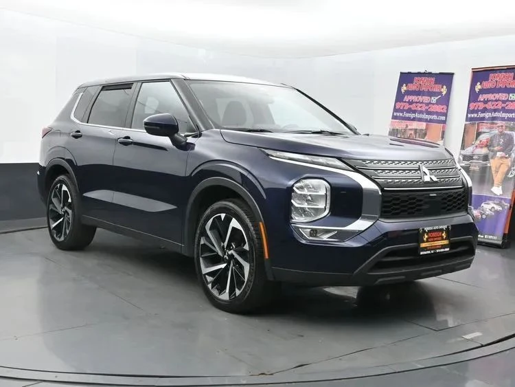 2024 Mitsubishi Outlander - Image 2 of 12