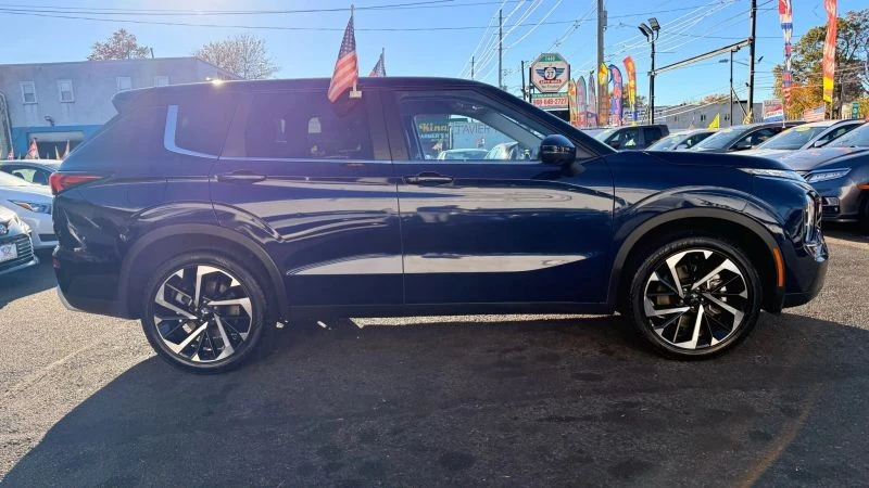 2024 Mitsubishi Outlander - Image 11 of 12