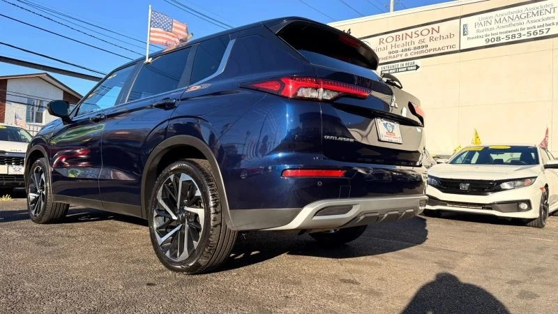 2024 Mitsubishi Outlander - Image 9 of 12
