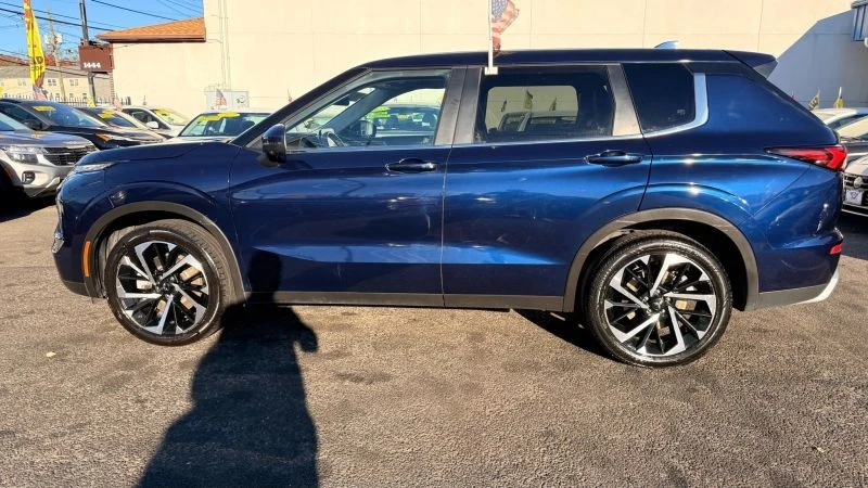 2024 Mitsubishi Outlander - Image 10 of 12