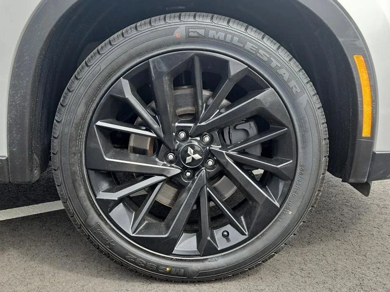 2024 Mitsubishi Outlander - Image 8 of 12