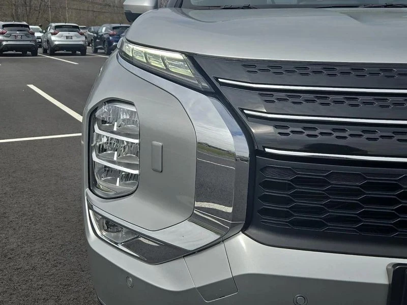2024 Mitsubishi Outlander - Image 9 of 12