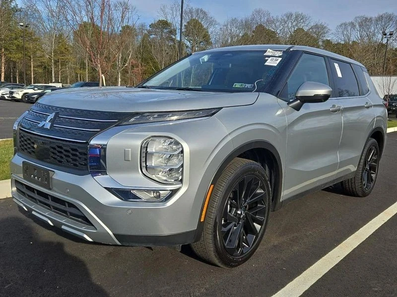 2024 Mitsubishi Outlander - Image 2 of 4