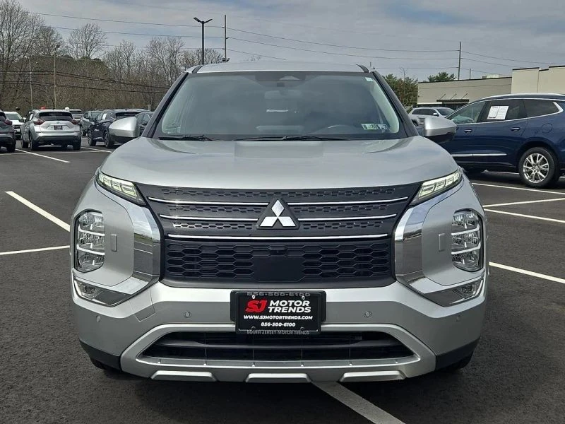 2024 Mitsubishi Outlander - Image 2 of 12