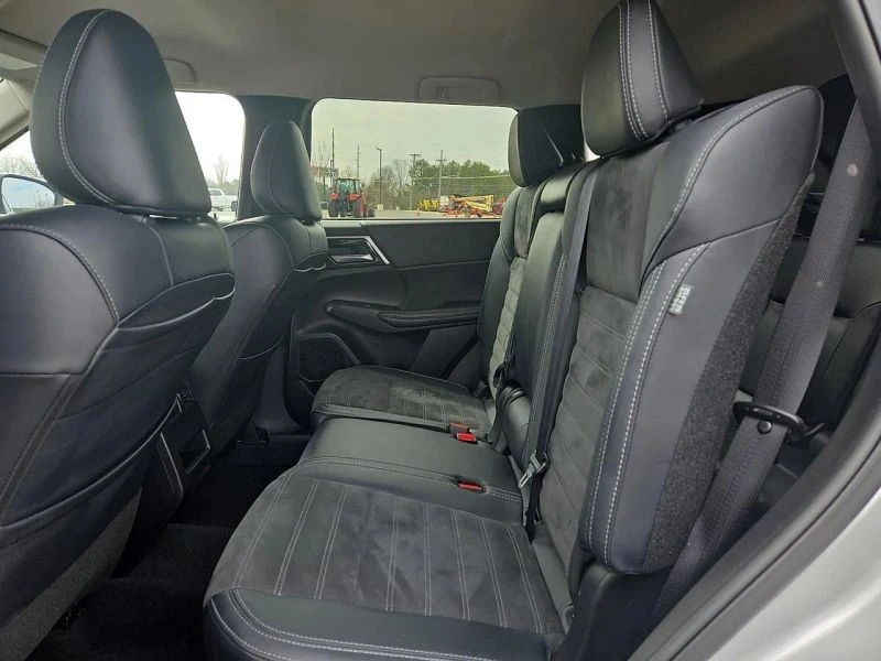 2024 Mitsubishi Outlander - Image 10 of 12