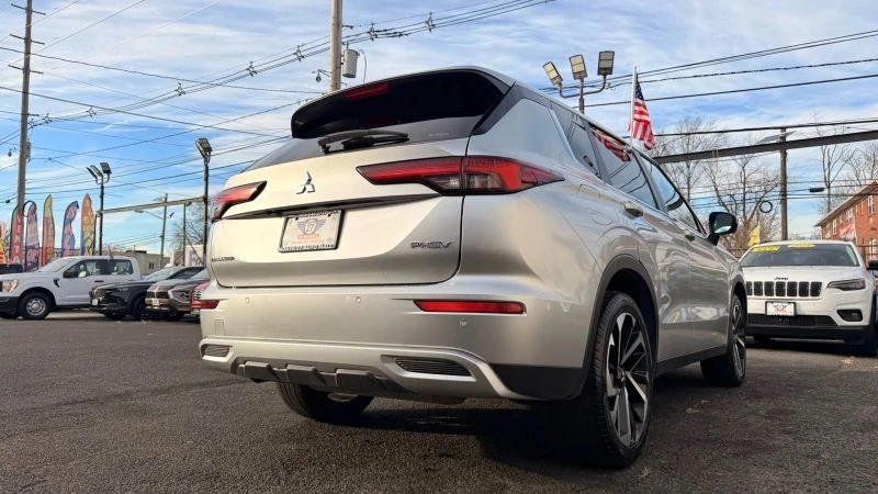 2024 Mitsubishi Outlander - Image 9 of 12