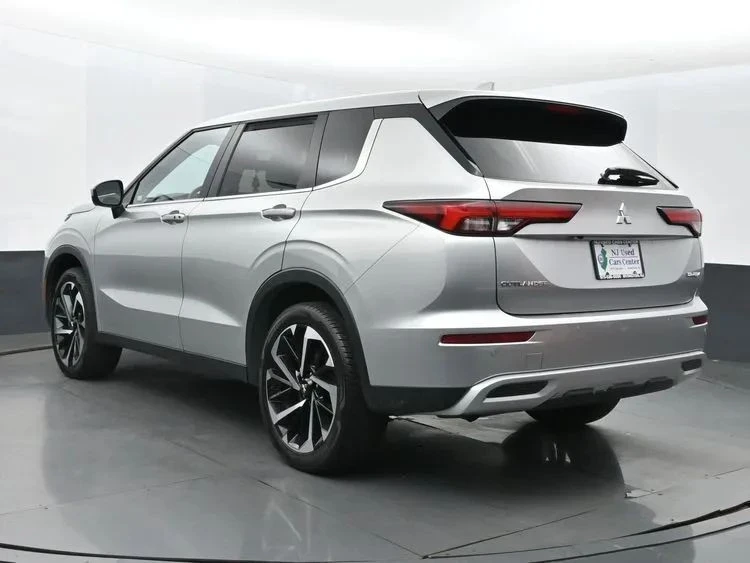 2024 Mitsubishi Outlander - Image 9 of 12