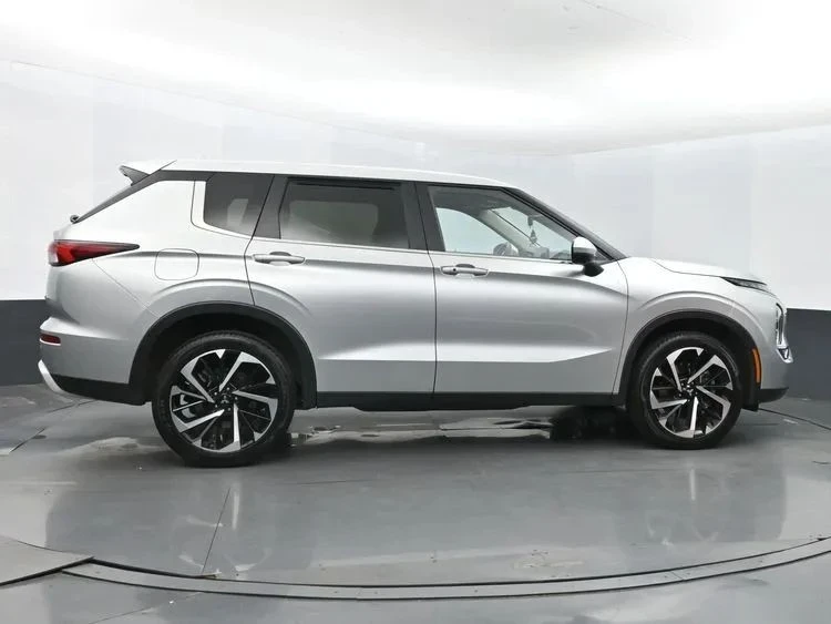 2024 Mitsubishi Outlander - Image 4 of 12