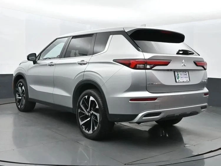 2024 Mitsubishi Outlander - Image 9 of 12
