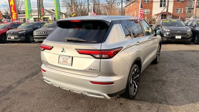 2024 Mitsubishi Outlander - Image 7 of 12