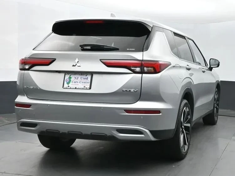2024 Mitsubishi Outlander - Image 8 of 12