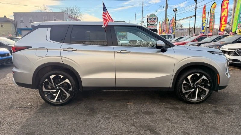 2024 Mitsubishi Outlander - Image 11 of 12