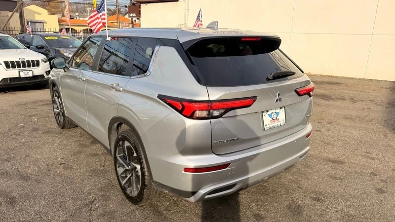 2024 Mitsubishi Outlander - Image 5 of 12