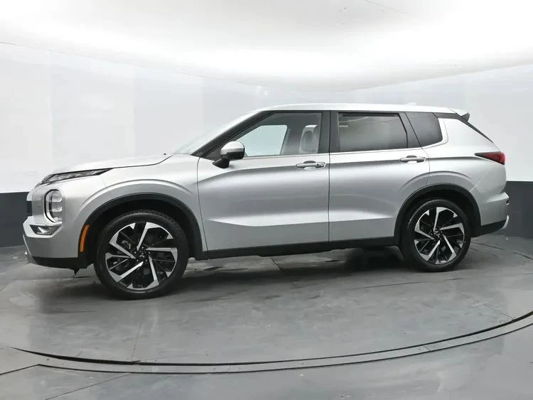 2024 Mitsubishi Outlander - Image 5 of 12