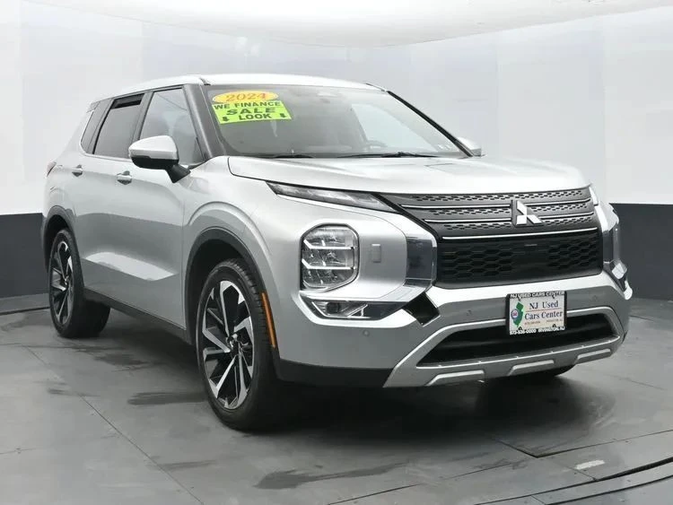 2024 Mitsubishi Outlander - Image 2 of 12