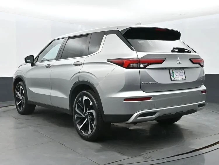 2024 Mitsubishi Outlander - Image 9 of 12